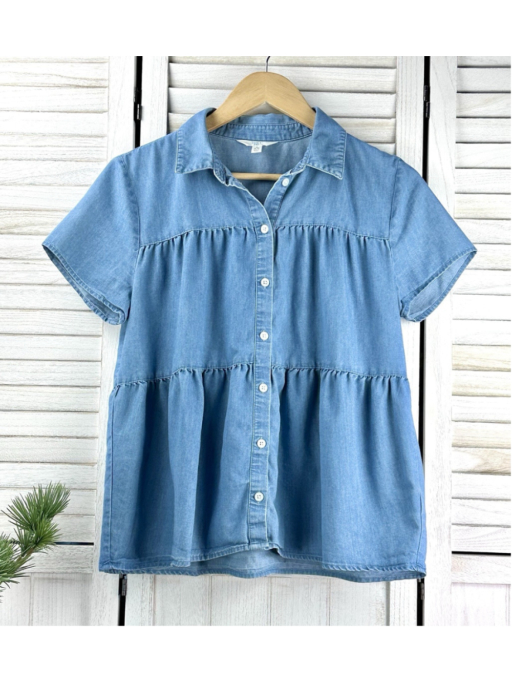 Time and Tru Women’s Chambray Button Up Tiered Short Sleeve Top Small (4-6)